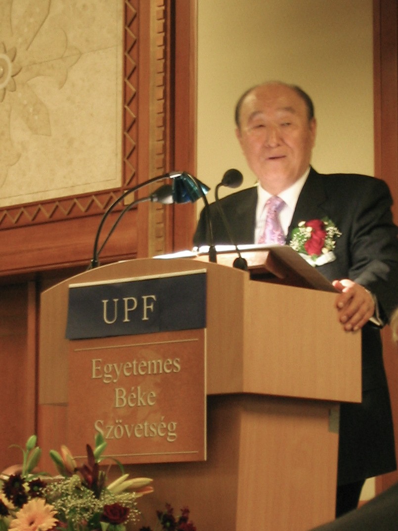 Sun Myung Moon di Budapest, Hungaria pada 28 Oktober 2005.