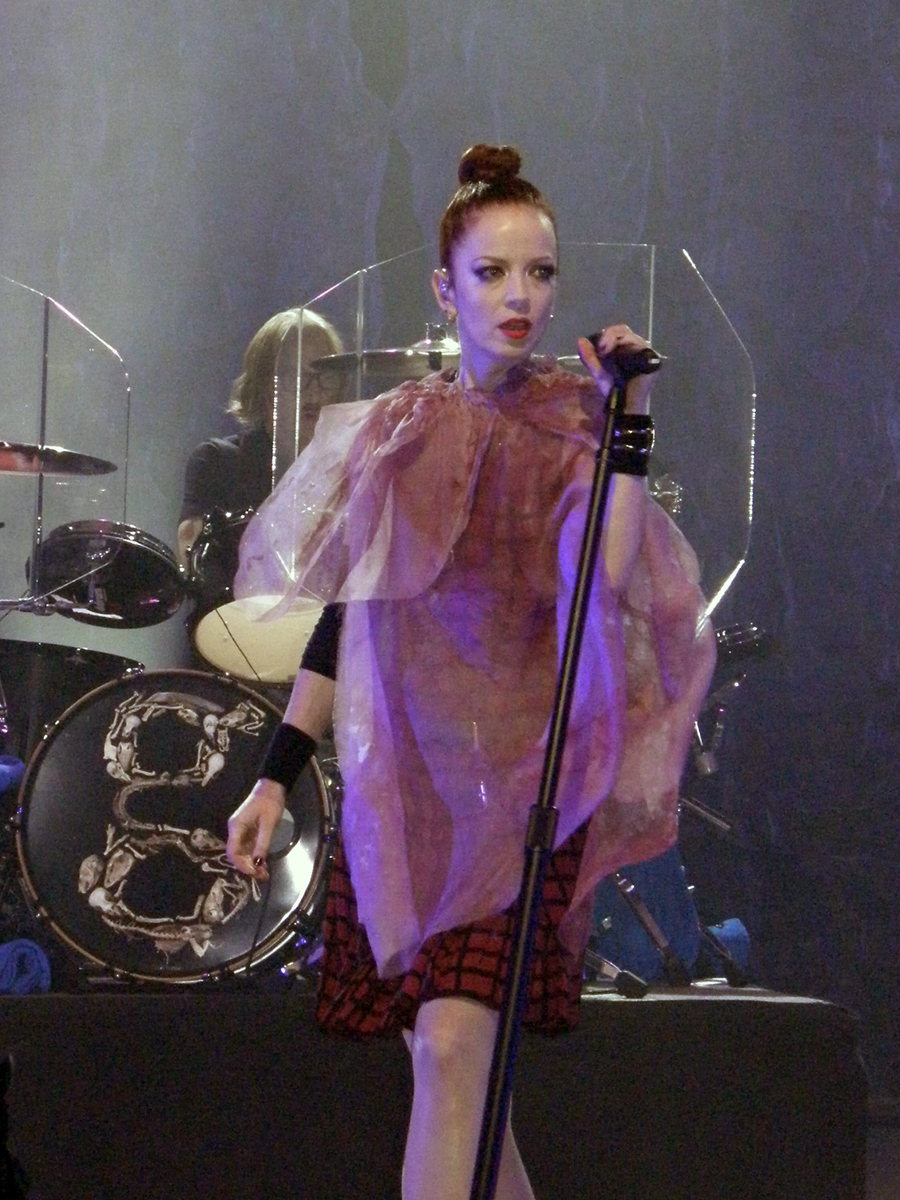 Manson membuat persembahan bersama Garbage semasa jelajah Not Your Kind of People pada November 2012.