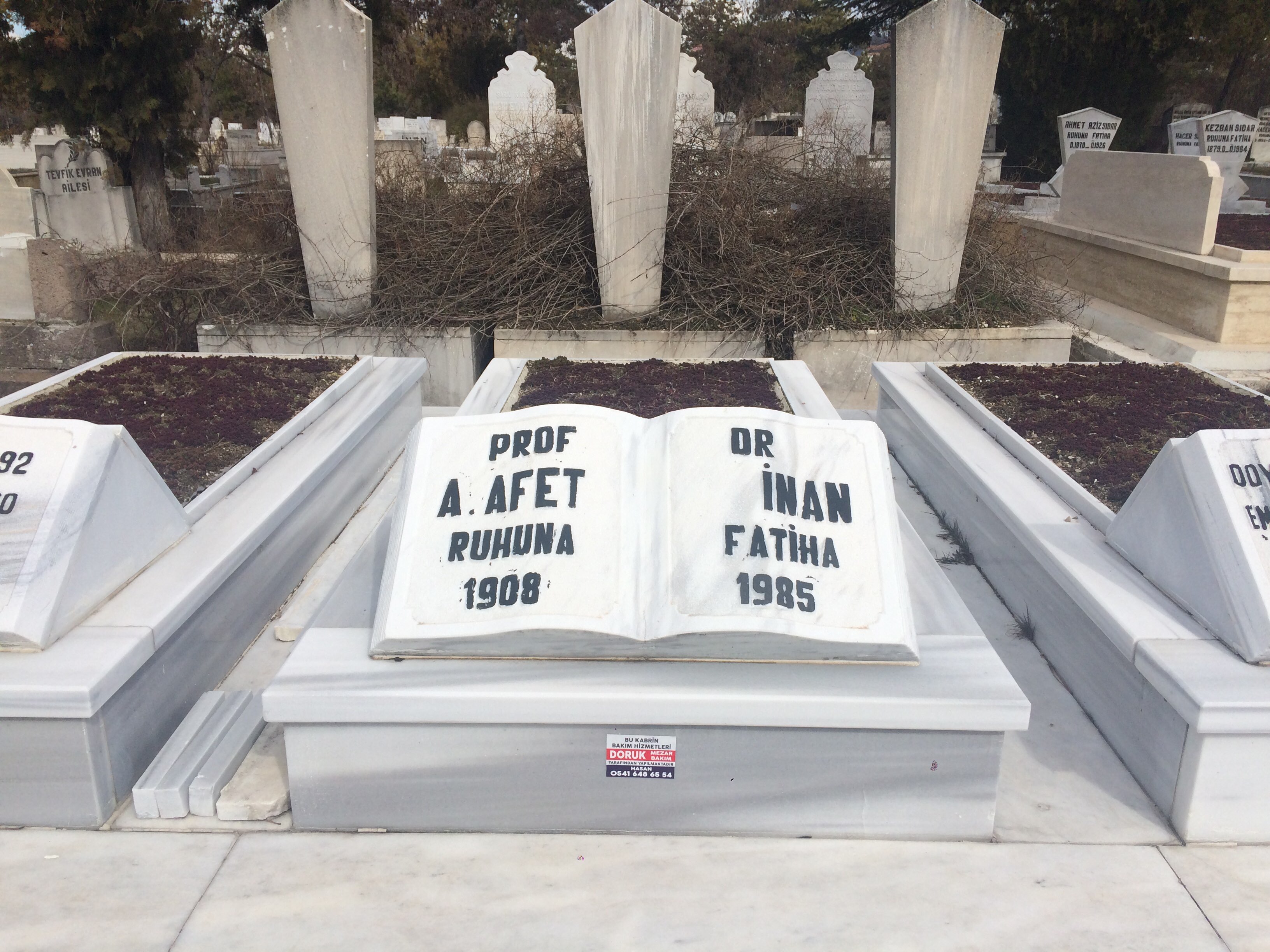 Grave of Afet İnan in Cebeci Asri Cemetery, Ankara.