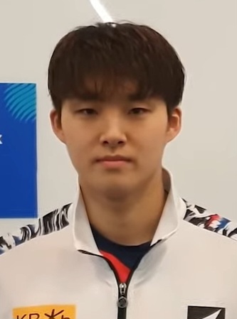 김우민
