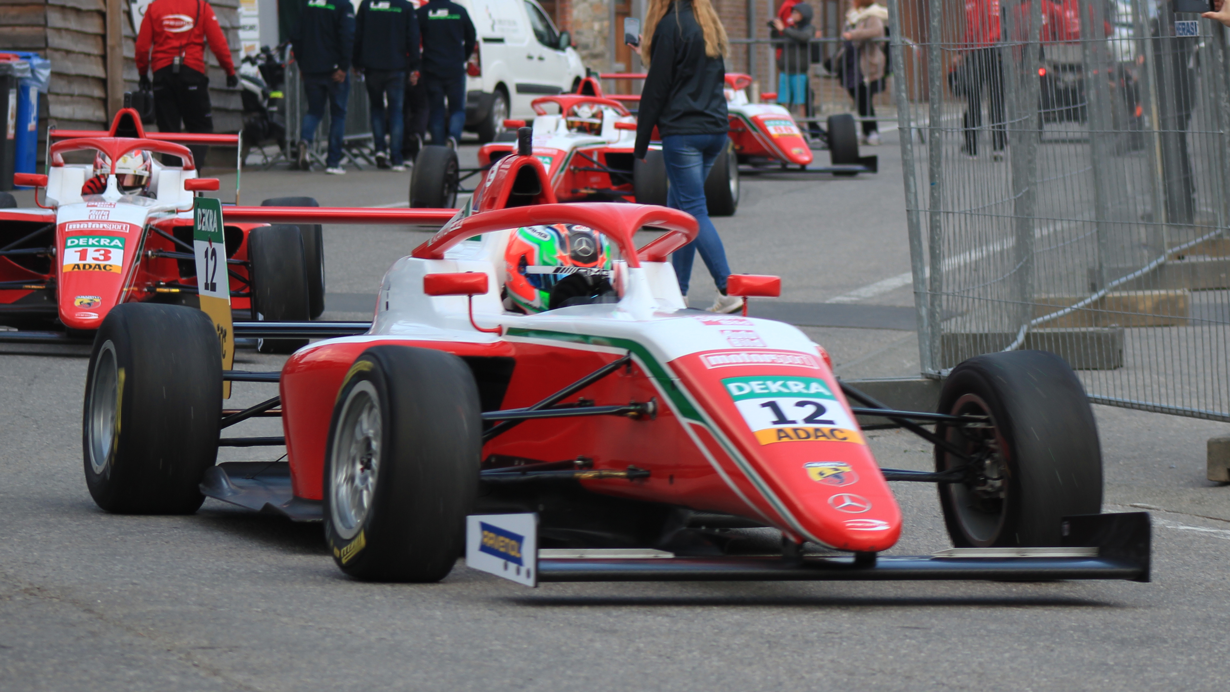 アントネッリは2022年のADAC F4選手権でスパ・フランコルシャンをピットレーンから走行している。