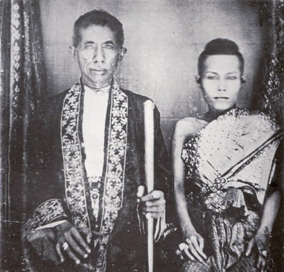 พระบรมฉายาลักษณ์พระบาทสมเด็จพระจอมเกล้าเจ้าอยู่หัว และสมเด็จพระเทพศิรินทราบรมราชินี ทรงฉายพระราชทานเป็นบรรณาการแก่ประธานาธิบดีสหรัฐอเมริกา เมื่อ พ.ศ. 2399 ปัจจุบันเก็บรักษาที่สถาบันสมิธโซเนียน สหรัฐ