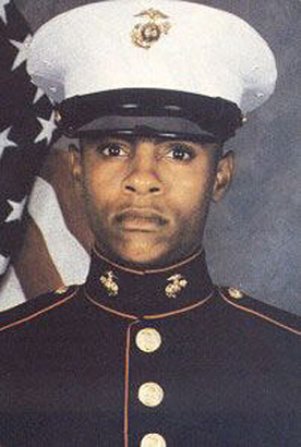 Orville Richard Burrell (Shaggy) dalam seragam Marinir.