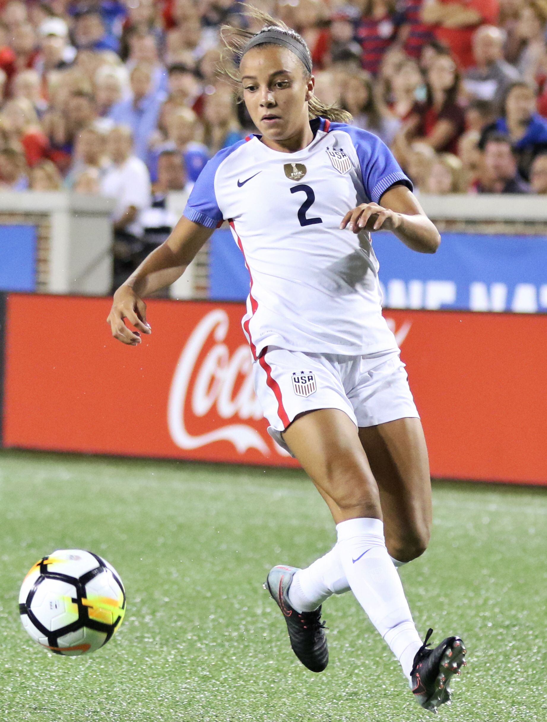 Swanson bersama USWNT pada 2017.