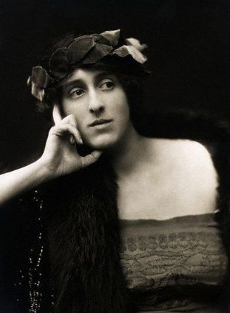 Vita Sackville-West in 1916