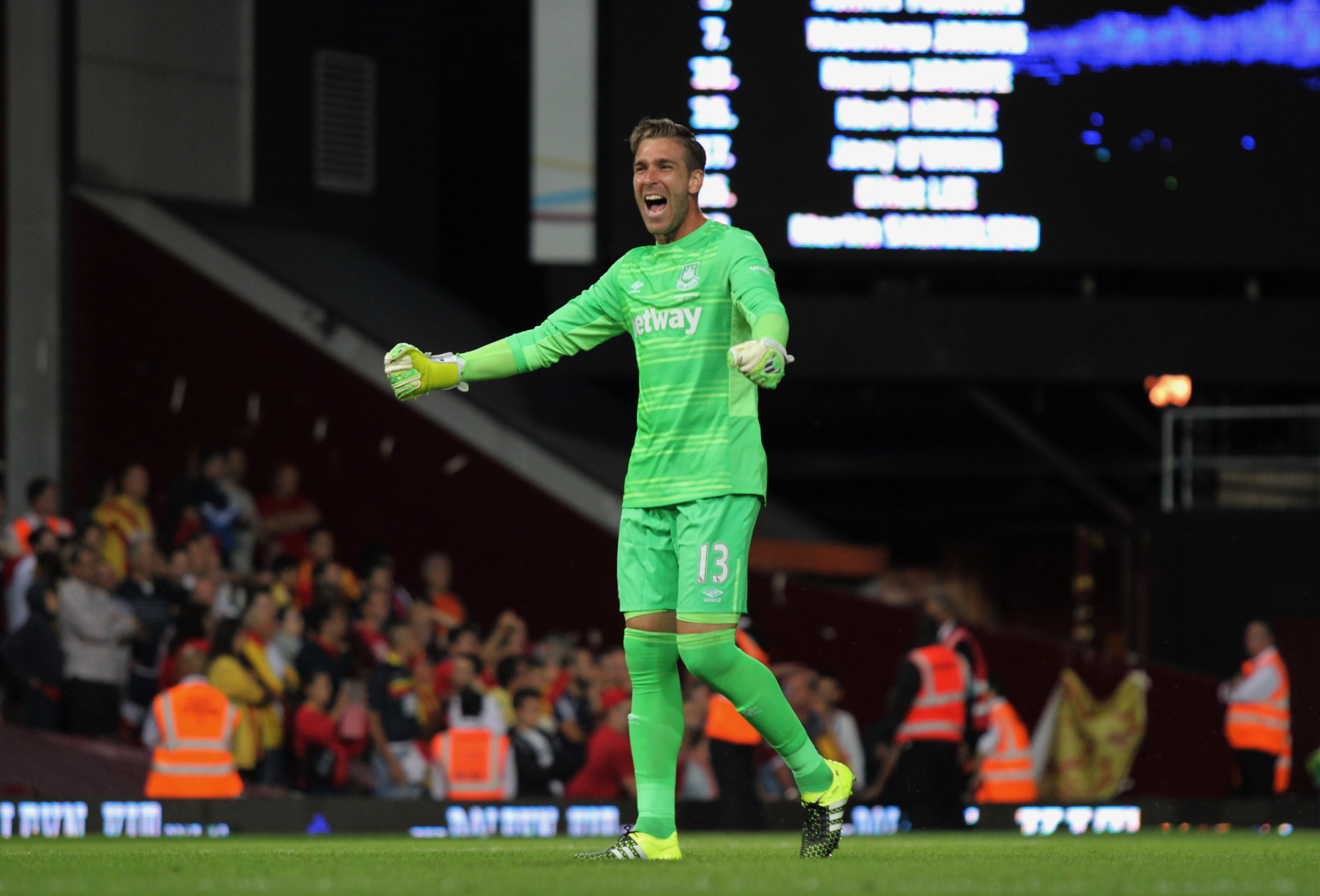 2015년의 아드리안