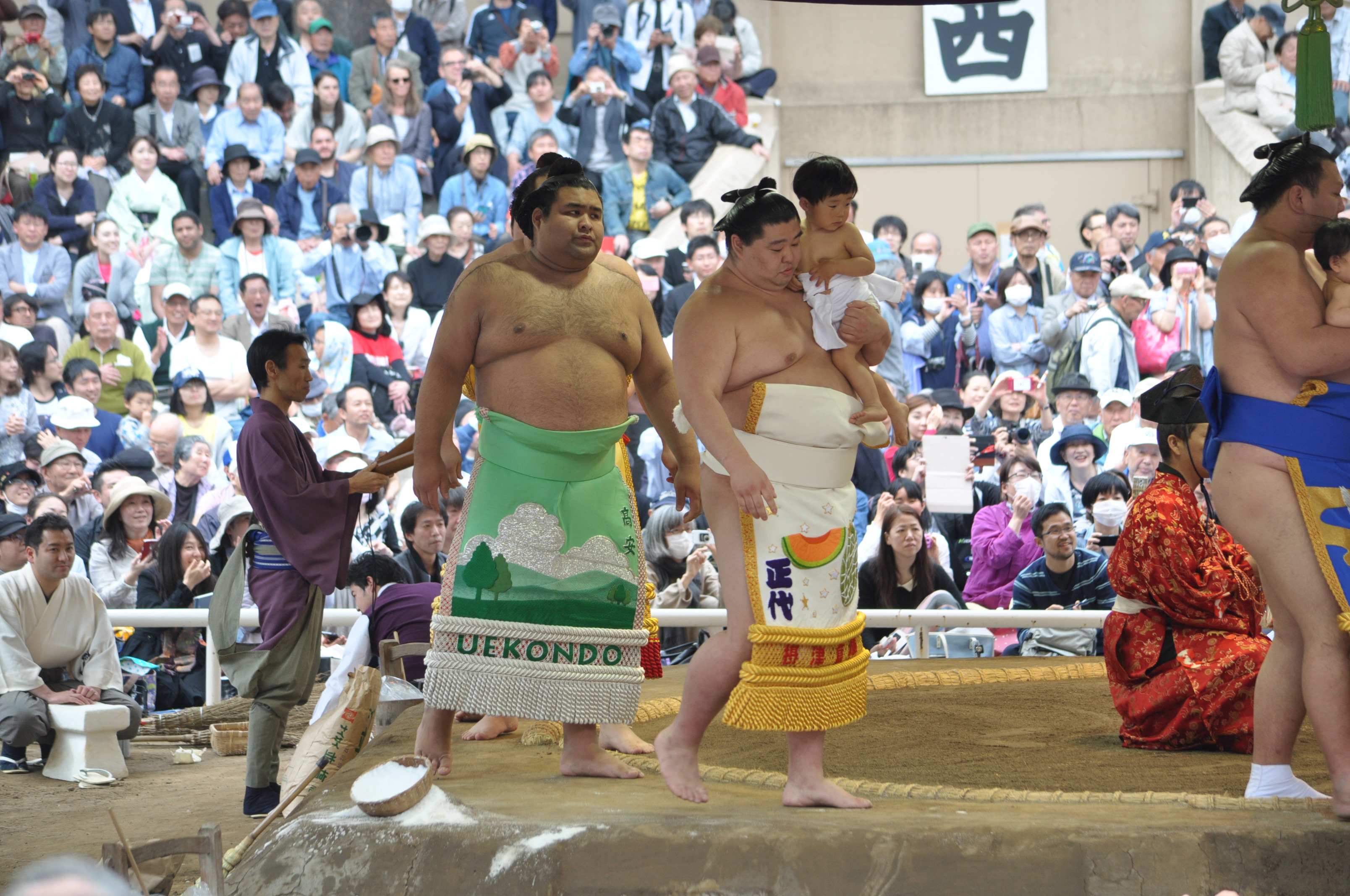 Takayasu's dohyō-iri (ring-entering ceremony) at Yasukuni Shrine (April 17, 2017)